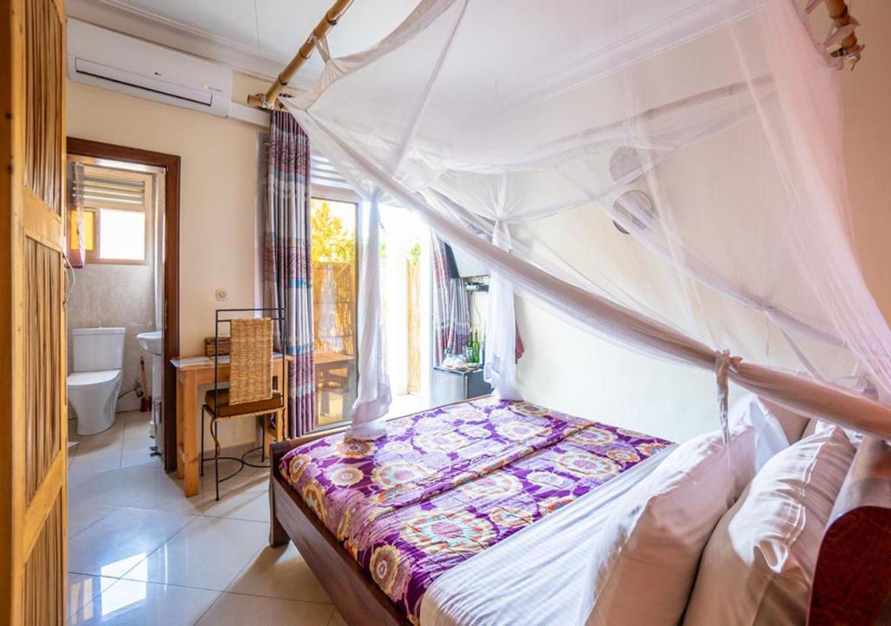 Heaven Restaurant & Boutique Hotel Кигали Экстерьер фото